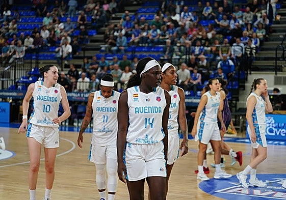 Las jugadoras de Avenida, en el duelo contra el Nyon de la segunda jornada.