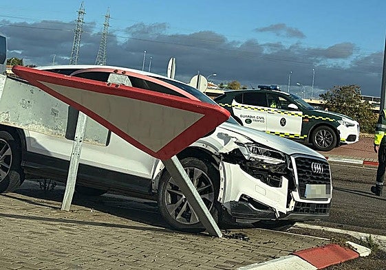 Imagen del accidente en la rotonda del Helmántico.