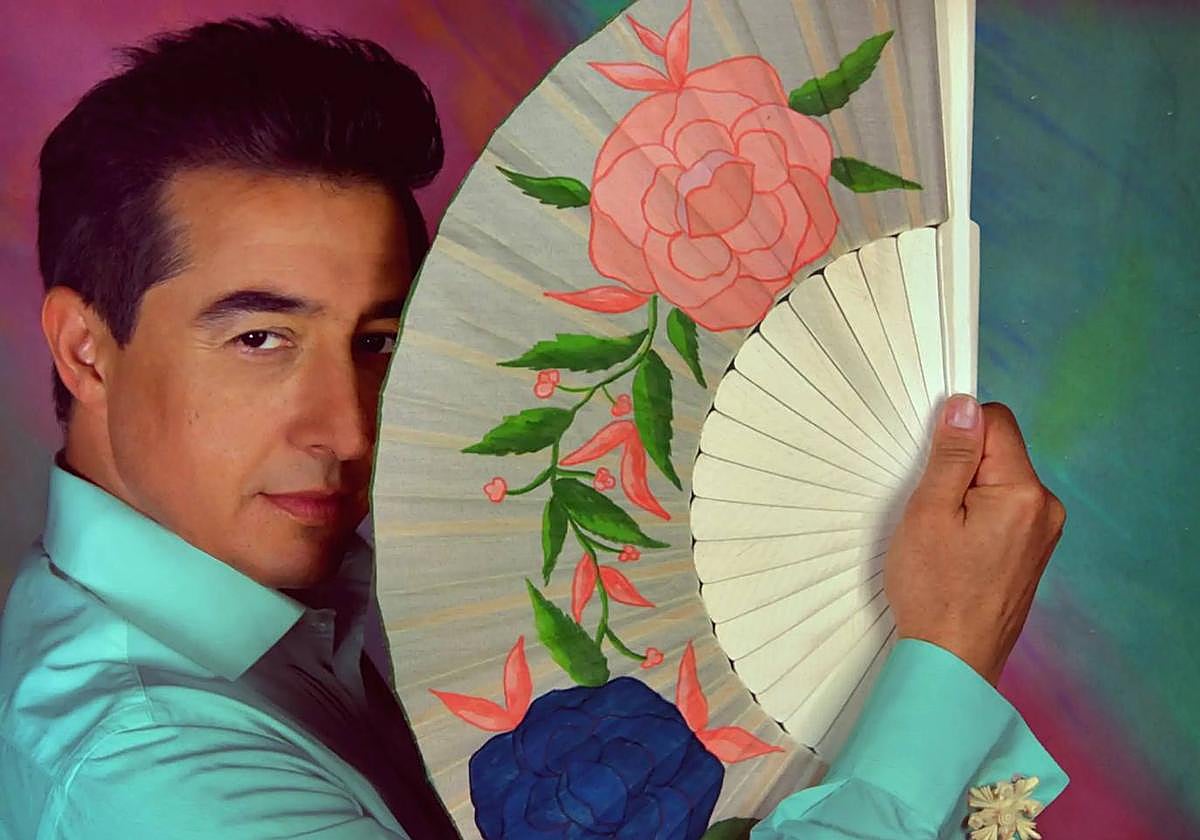 Juan Valderrama reivindica la calidad literaria y musical de la copla narrando entre canción y canción detalles y anécdotas de sus grandes protagonistas.