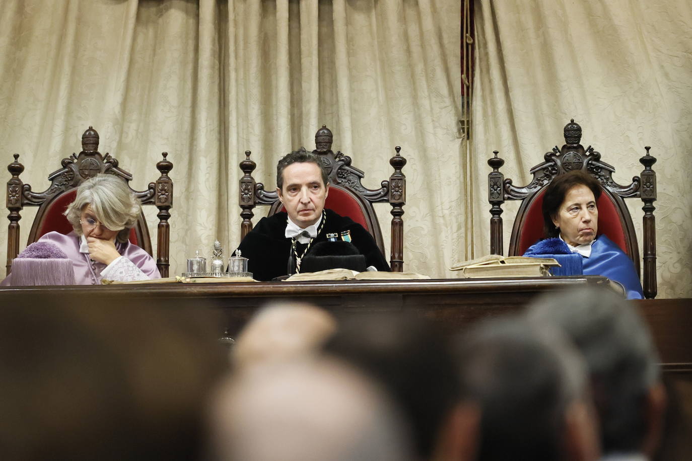 Así ha sido la reivindicativa investidura como honoris causa de Charpentier en el Paraninfo