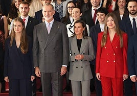 La Familia Real recibe en audiencia a los galardonados con los «Premios fin de grado 2024» de la Universidad de Oviedo.