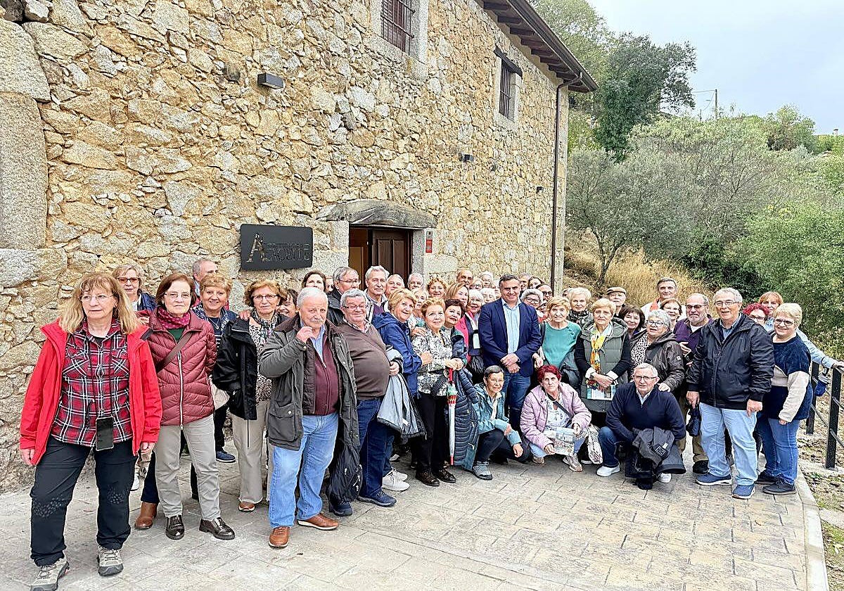 Visita a San Esteban de un grupo de la Universidad de la Experiencia.