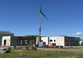 Vivienda unifamiliar en construcción en el término municipal de Villamayor.