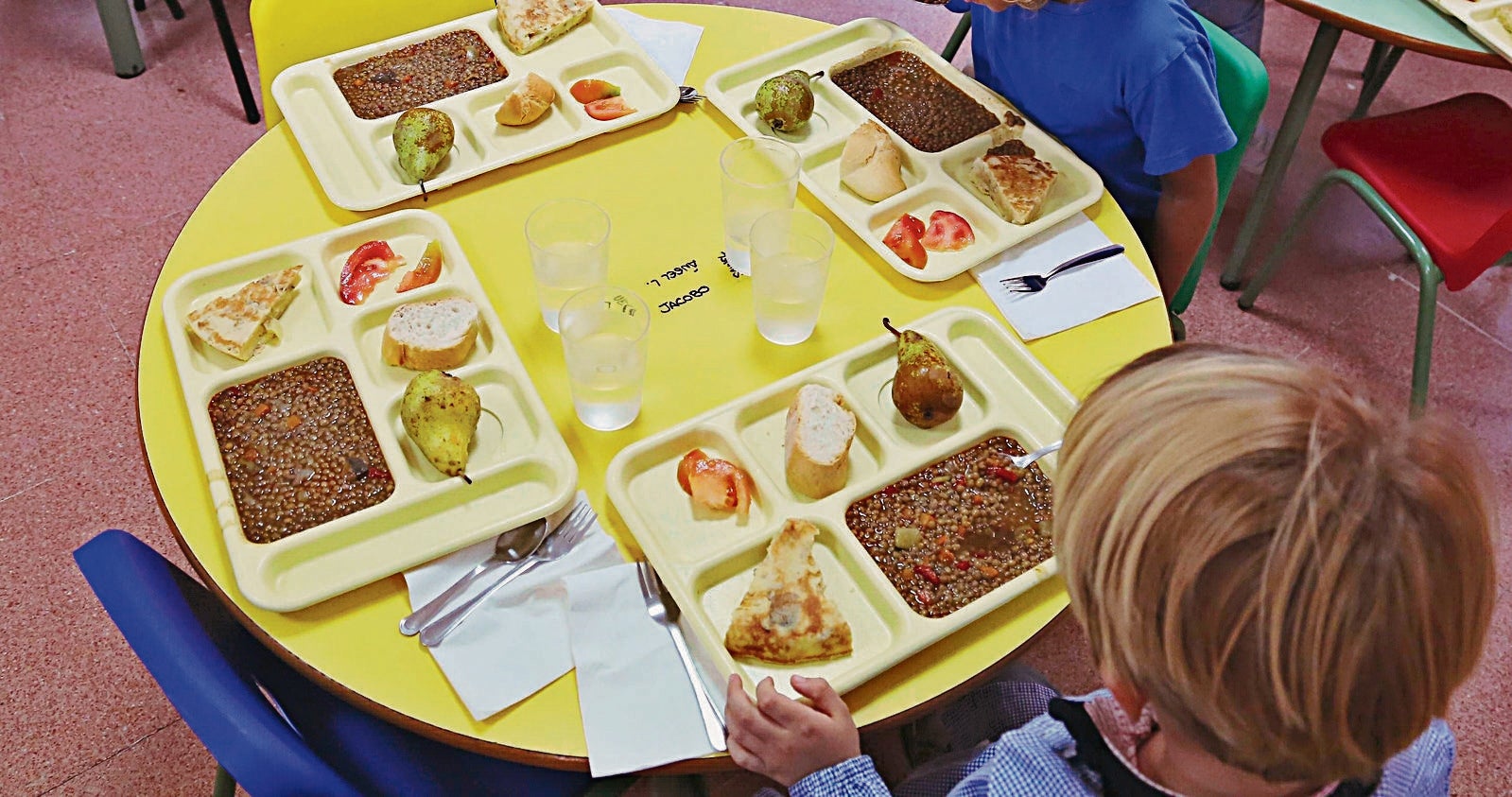 Salamanca se anticipa a la norma y estrena en noviembre menús escolares