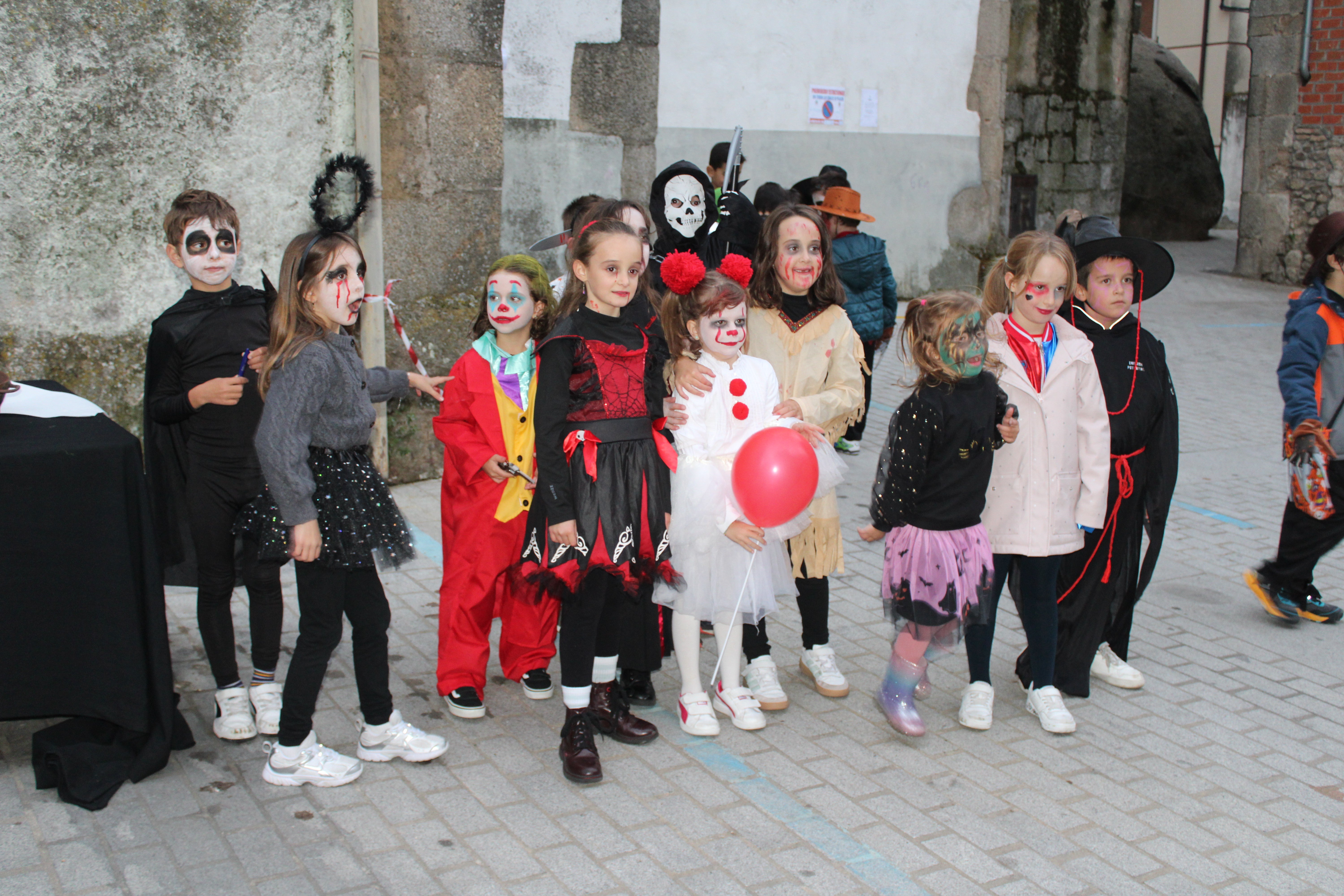 Éxito de la programación de Halloween, que se cambia al pabellón Sierra de Béjar por mal tiempo