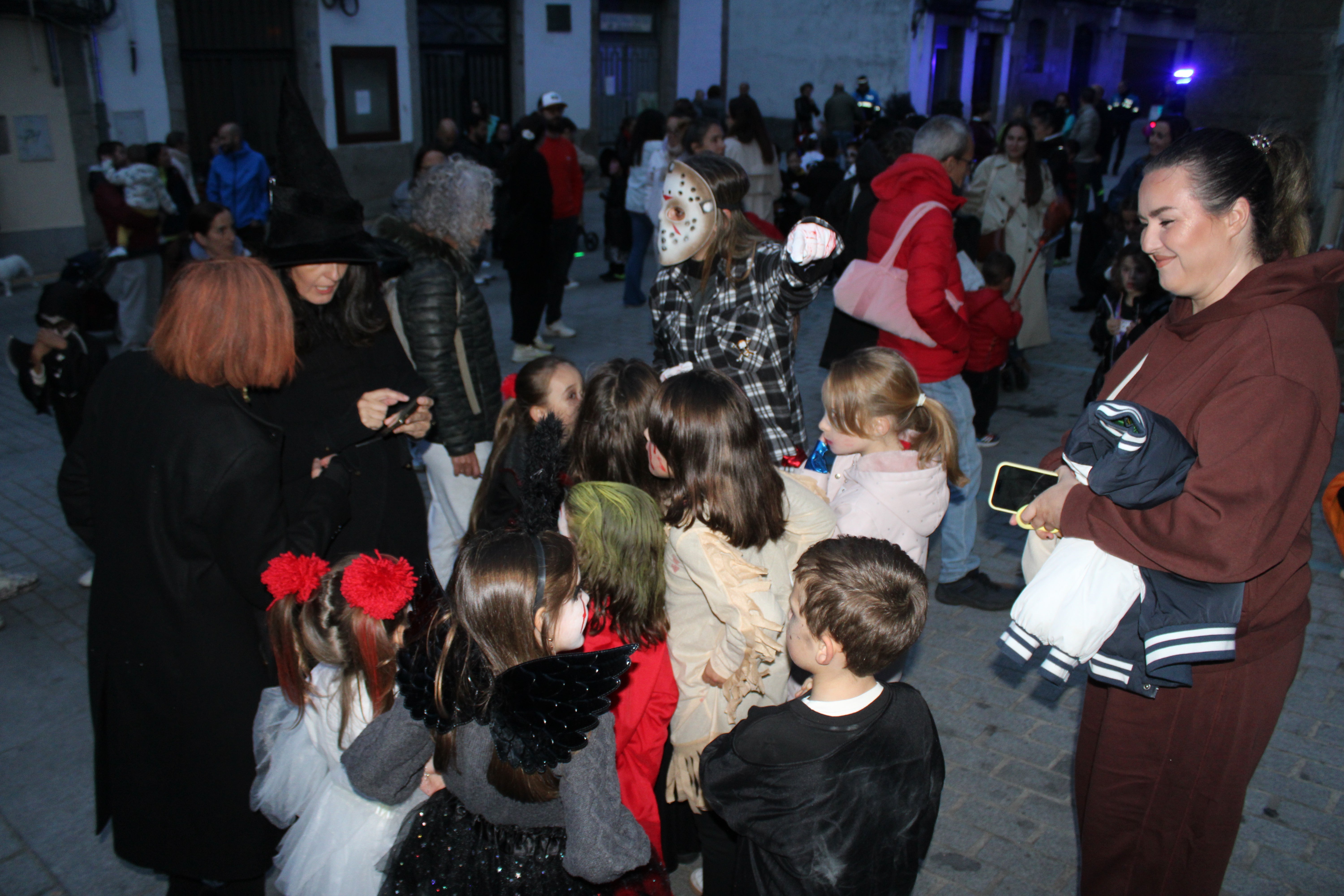 Éxito de la programación de Halloween, que se cambia al pabellón Sierra de Béjar por mal tiempo