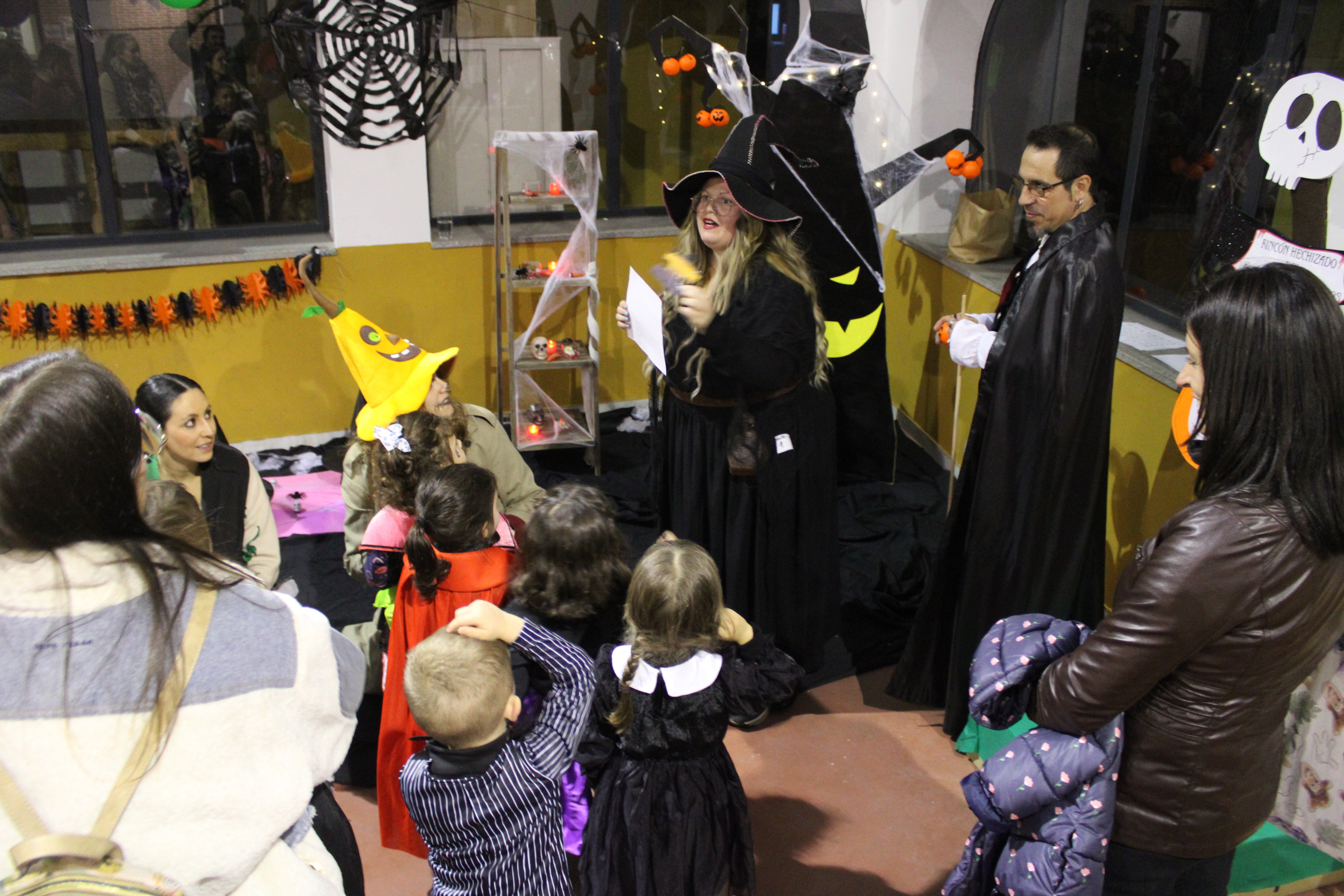 Éxito de la programación de Halloween, que se cambia al pabellón Sierra de Béjar por mal tiempo