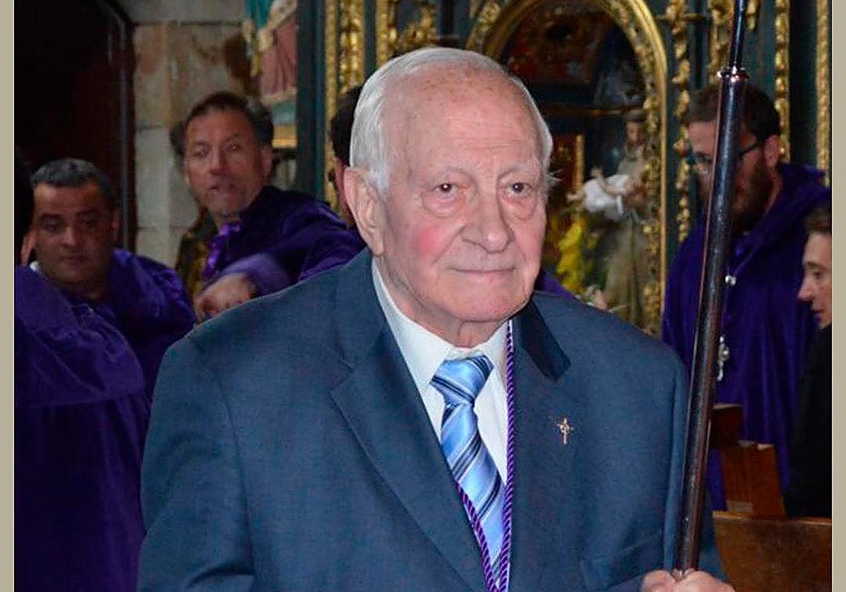 Juan Calderón Sánchez, antes de una salida procesional.