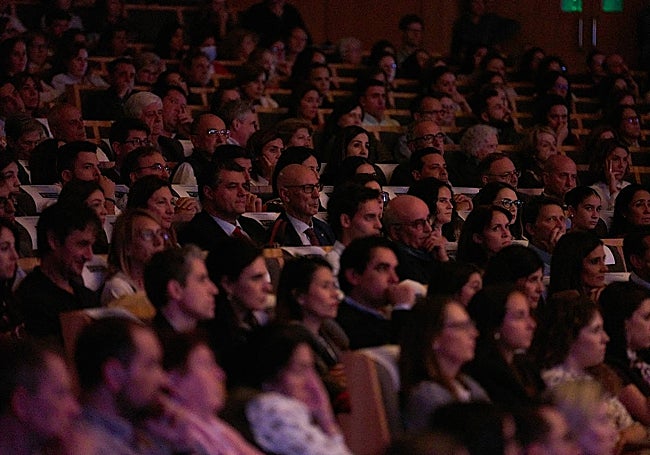 Un abarrotado auditorio acogió este encuentro.