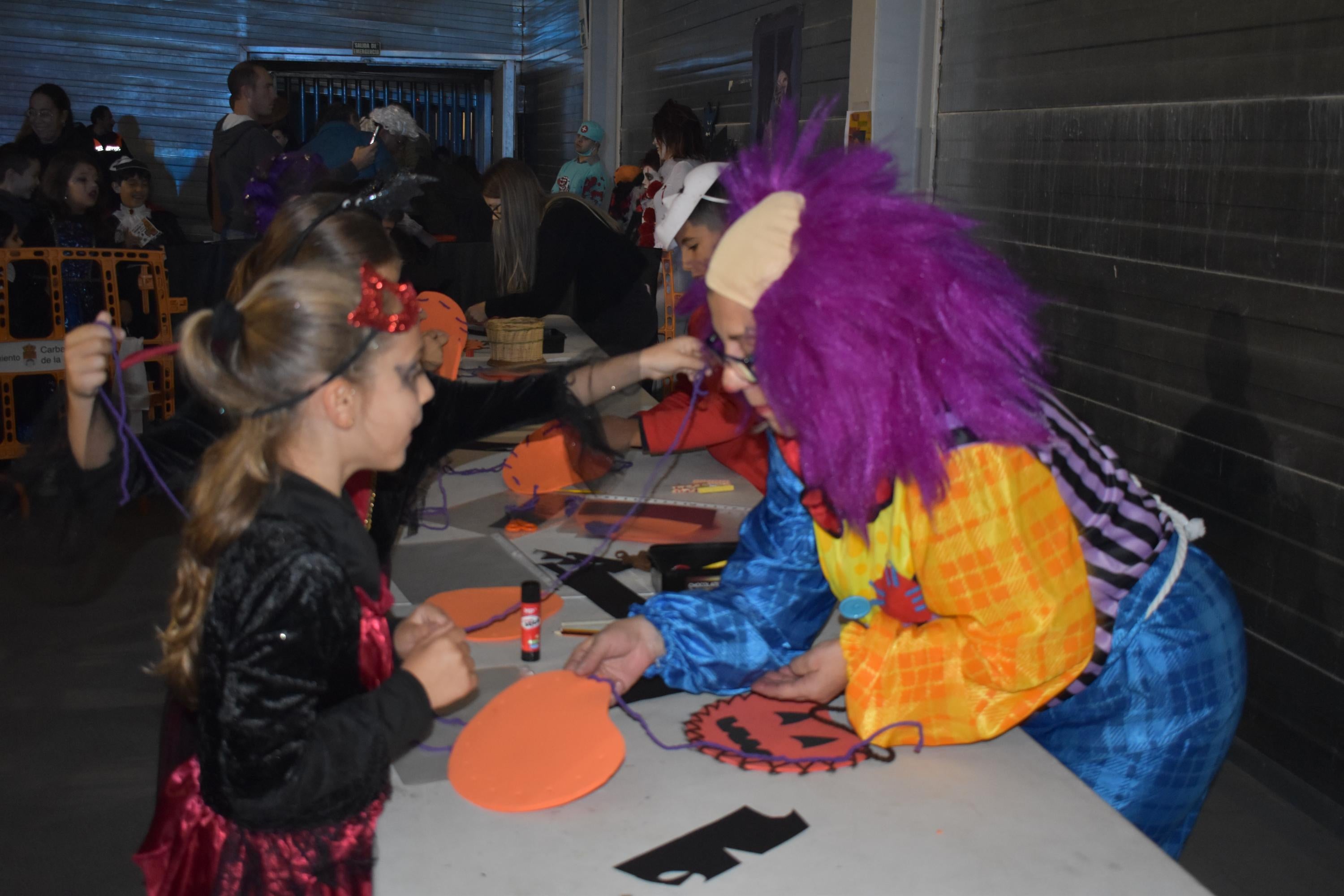 Túnel del terror, juegos y bailes en la tarde de Halloween en Carbajosa de la Sagrada