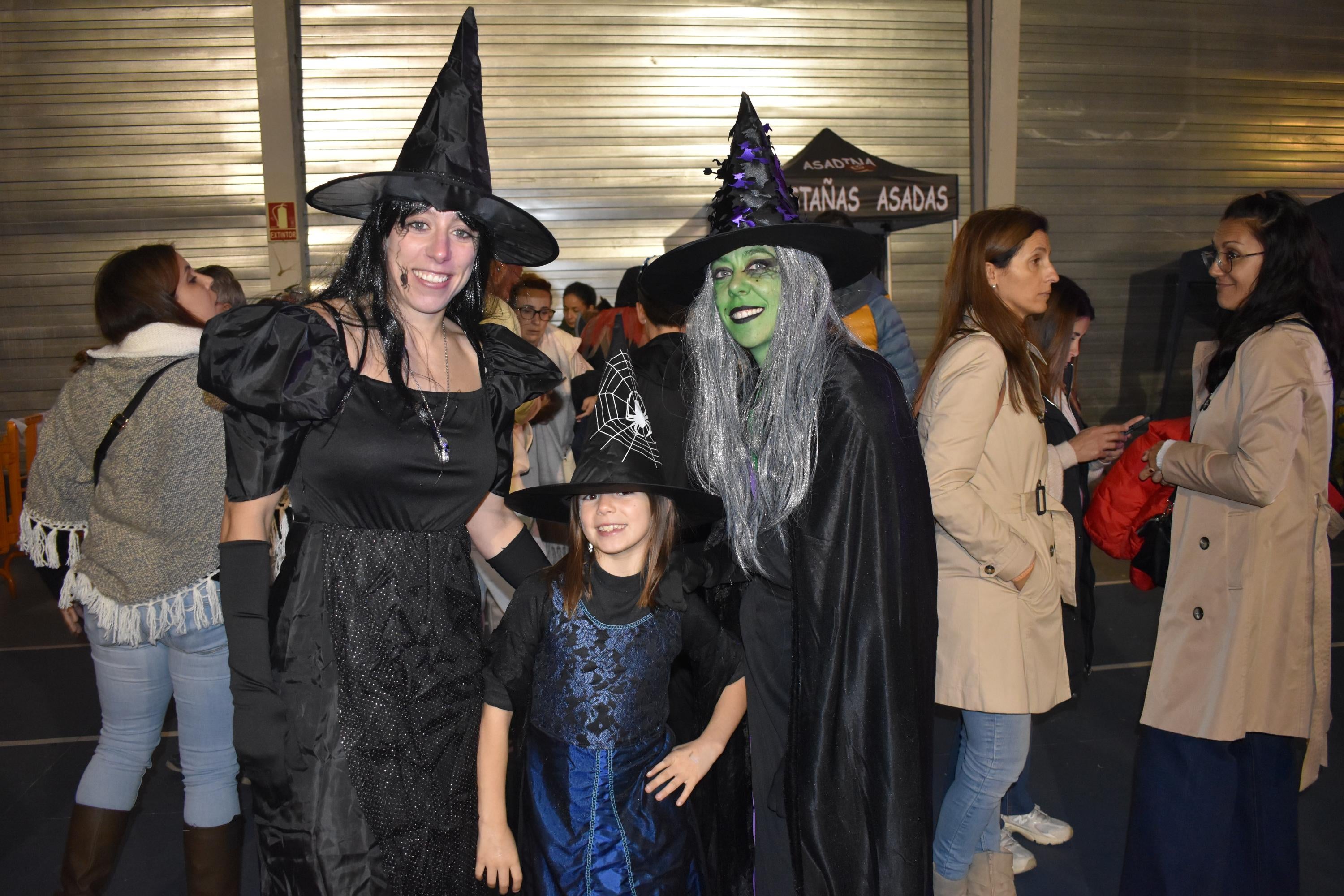 Túnel del terror, juegos y bailes en la tarde de Halloween en Carbajosa de la Sagrada
