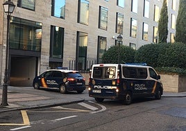 Dotaciones de la Policía Nacional, en el Juzgado de Guardia de Salamanca.