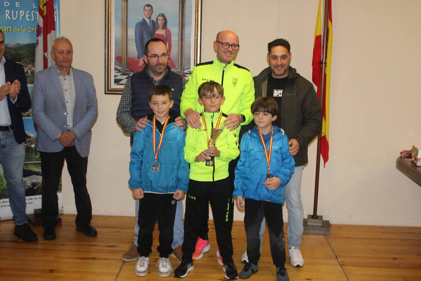 La lluvia no puede con la carrera de los lagares de San Esteban de la Sierra