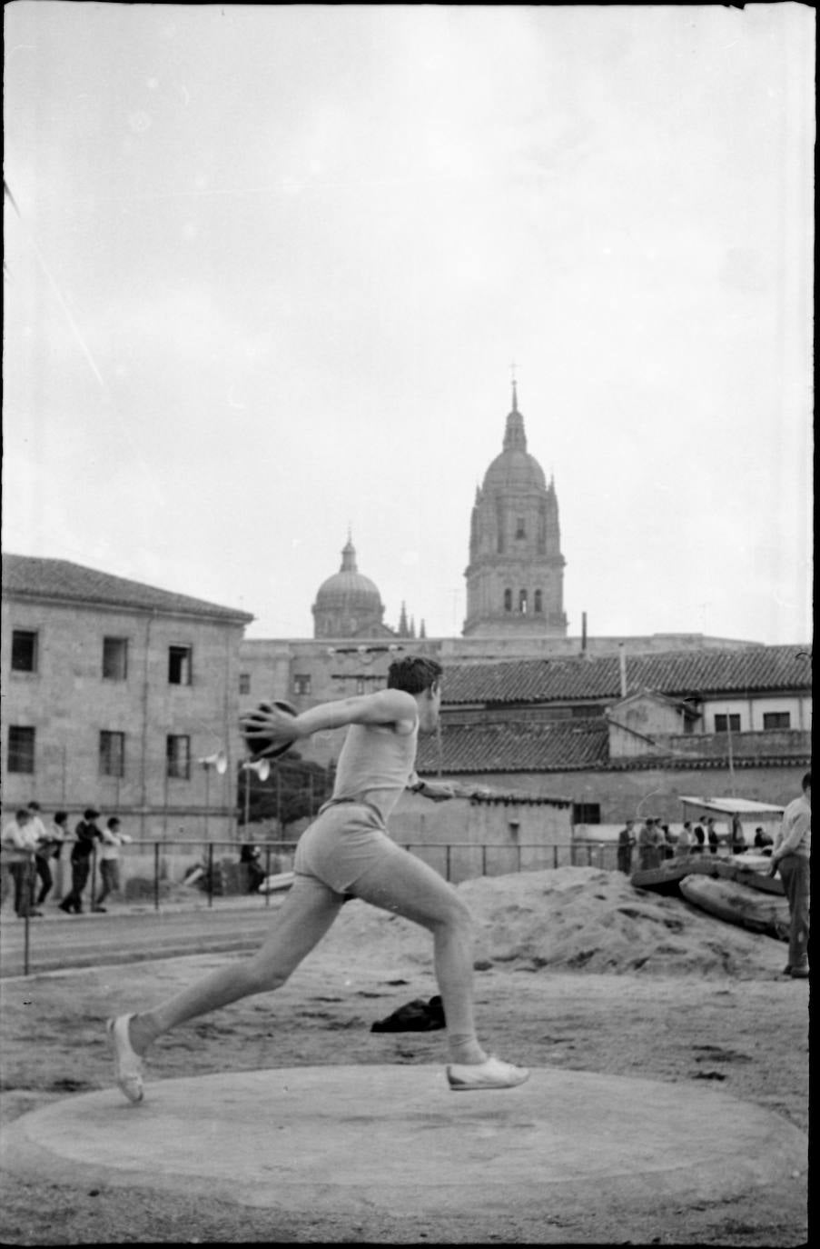Lanzamiento de disco en una prueba enlos años 60.