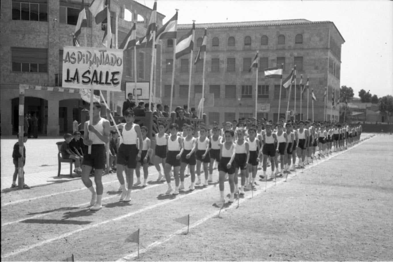 Desfile en una competición en 1964.