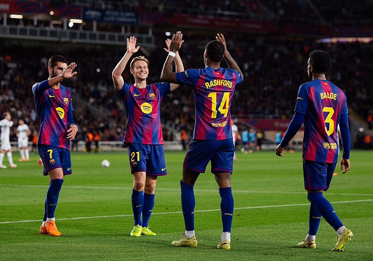 De Jong, Rashford, Ferran y Balde celebran uno de los tantos.