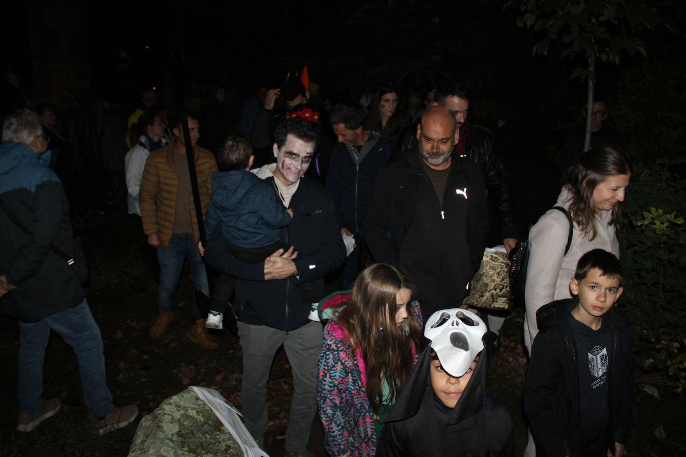 Niños y mayores disfrutan en El Tejado