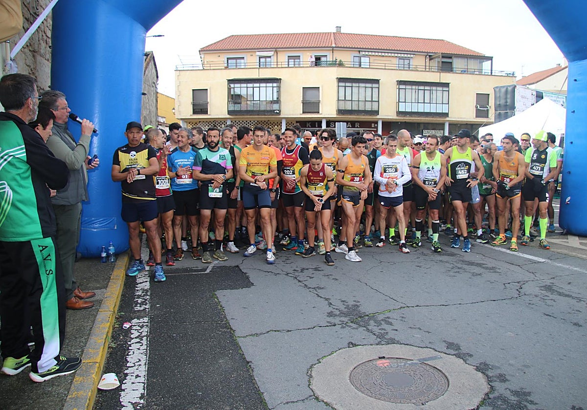 Cabrerizos reúne a 800 atletas en la primera carrera de la XXXIII Liga de Cross