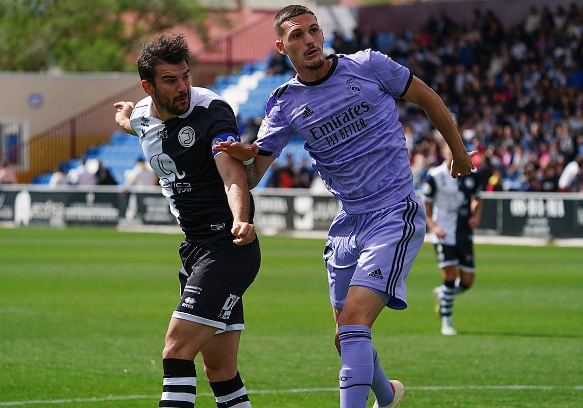 Carlos de la Nava en un compromiso de Unionistas ante el Real Madrid Castilla en el Reina Sofía.