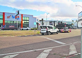 La primera de las dos glorietas de estreno será la de la intersección con la carretera de Fuentesaúco junto a los supermercados.