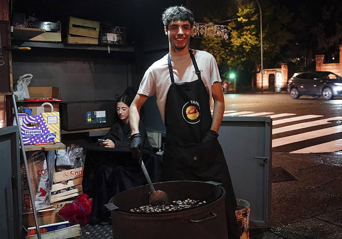 Saúl Jiménez Hernández, el castañero de 18 años de la plaza de la Fuente.