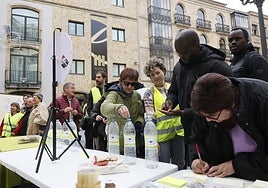 Una de las actividades era visualizar físicamente con garbanzos en botellas las prioridades vitales.