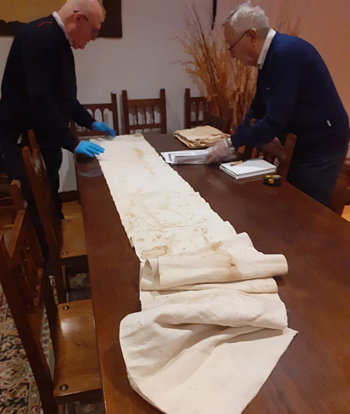 Imagen secundaria 2 - El prior Miguel Ángel González, junto a los expertos Felipe Montero y Alfonso Sánchez.