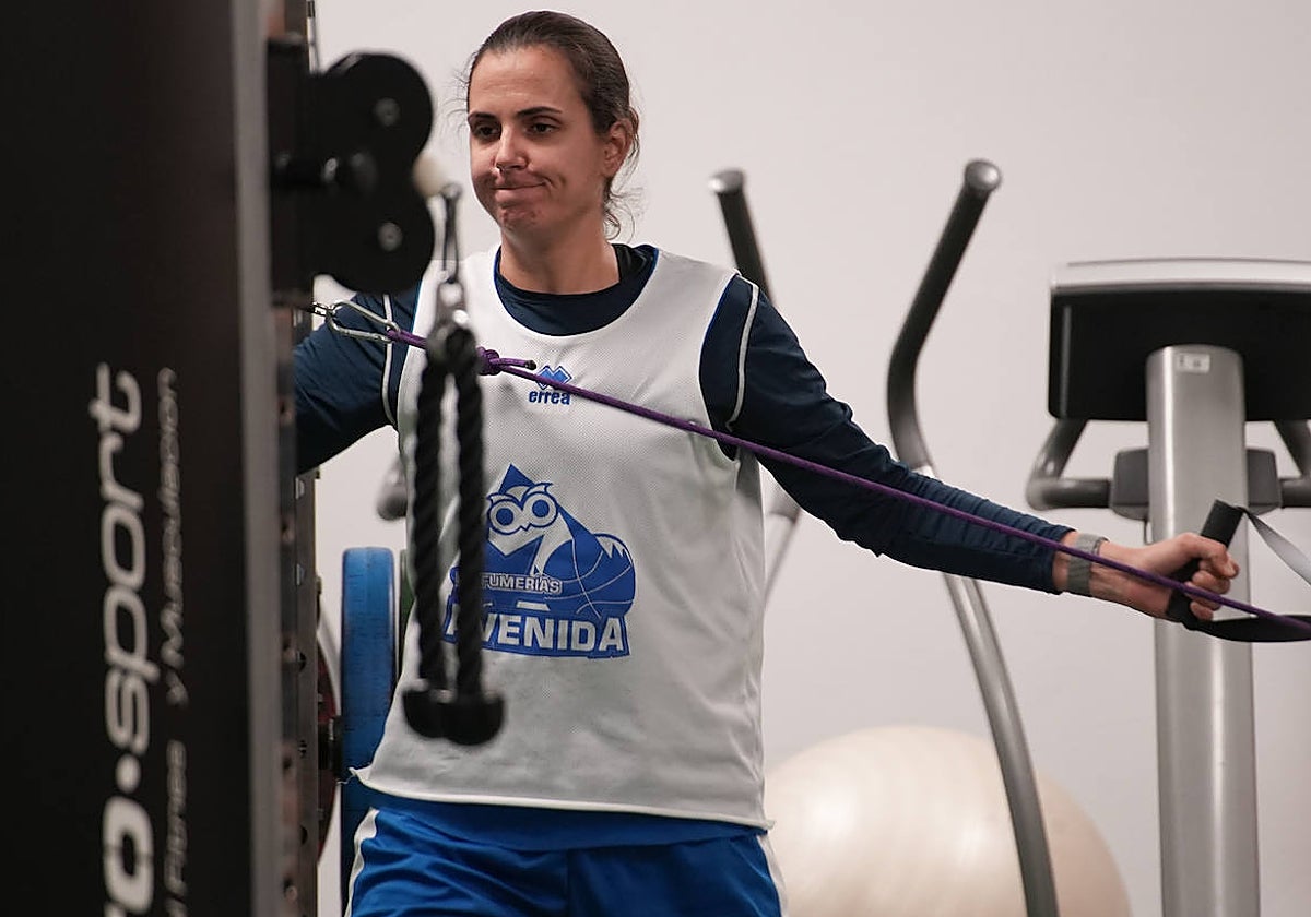 Andrea Vilaró, con gesto contrariado, ejercitándose en el gimnasio de Würzburg.