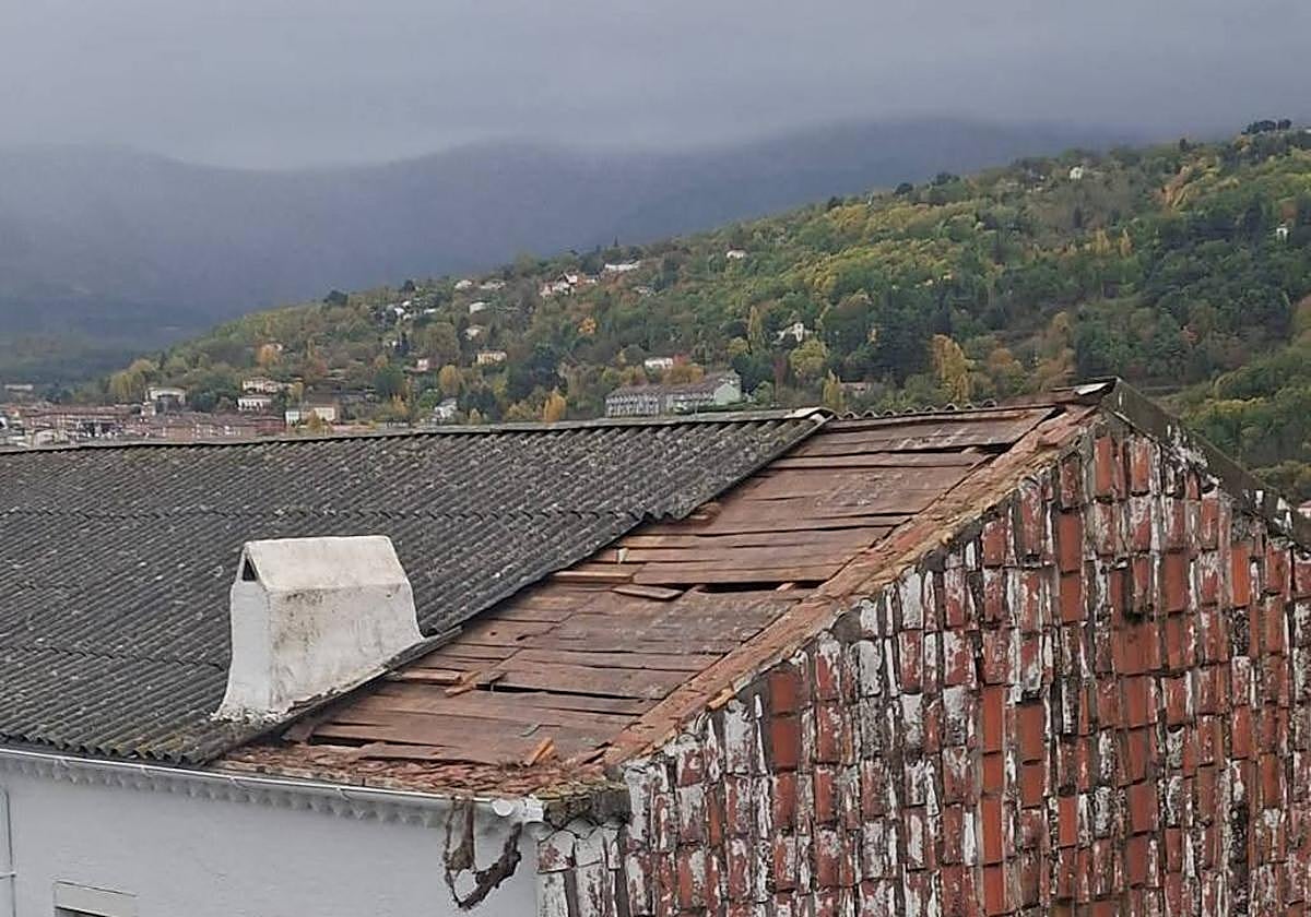 Imagen del tejado desprendido.