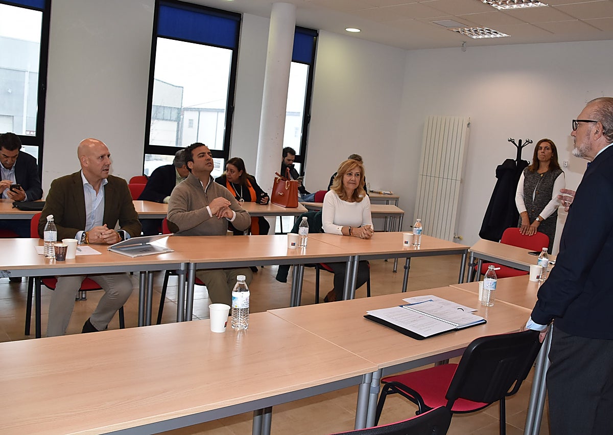 Imagen secundaria 1 - Vox muestra su apoyo a los productores nacionales en su visita a Béjar