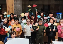 Taller de elaboración de flores en Carbajosa.