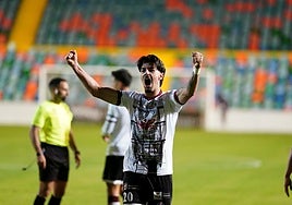 Marotías celebra el triunfo de este pasado domingo en el Helmántico.