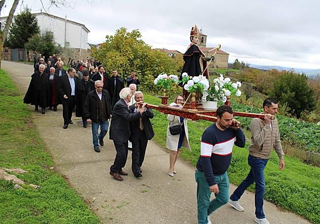 Procesión con la imagen de San Martín de Tours.