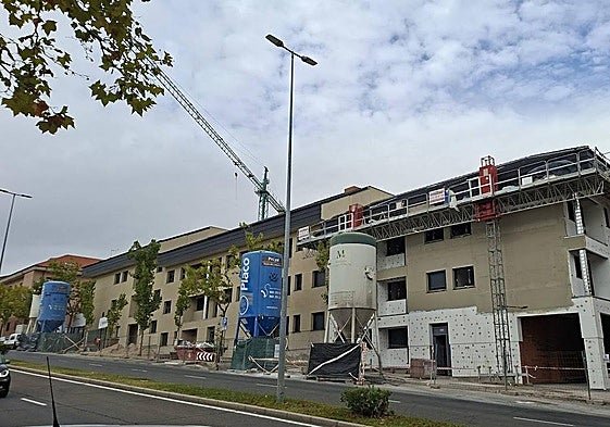 Nueva promoción de viviendas en construcción en la avenida Obispo Sancho de Castilla, en el barrio Pizarrales.