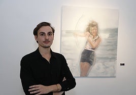 Manuel Monterrubio junto a su obra.