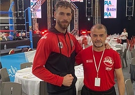 Andrés Bernabé, con su entrenador, Manuel García Ramiro.