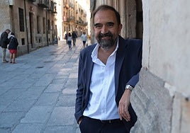 El escritor y profesor Carlos Fortea.