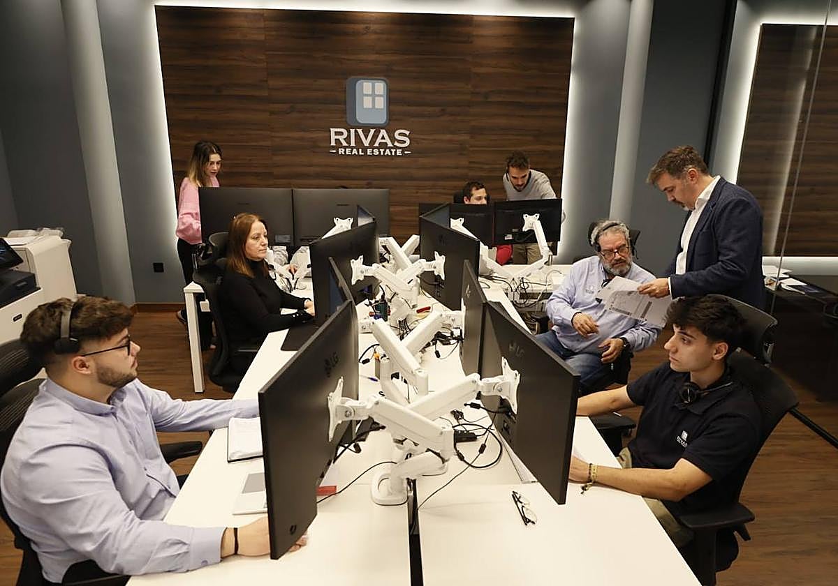 El equipo de profesionales de Rivas Real Estate.