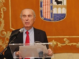 Luis Alberto de Cuenca recogerá el galardón el próximo martes en el Palacio Real.