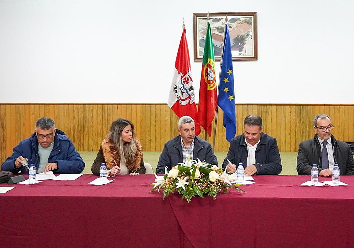 Momento de la firma del documento.