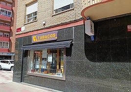 Imagen de la administración de lotería de León en la que se ha vendido uno de los boletos premiados.