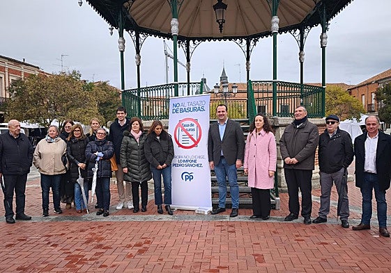 Presentación de la campaña 'No al tasazo de basuras' del PP en Peñaranda.