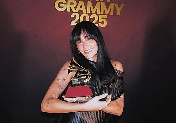 Aitana, tras recoger su Grammy.