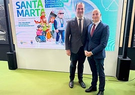 El alcalde, David Mingo, junto al concejal de Turismo, Juan Carlos Bueno, en la feria INTUR de Valladolid.