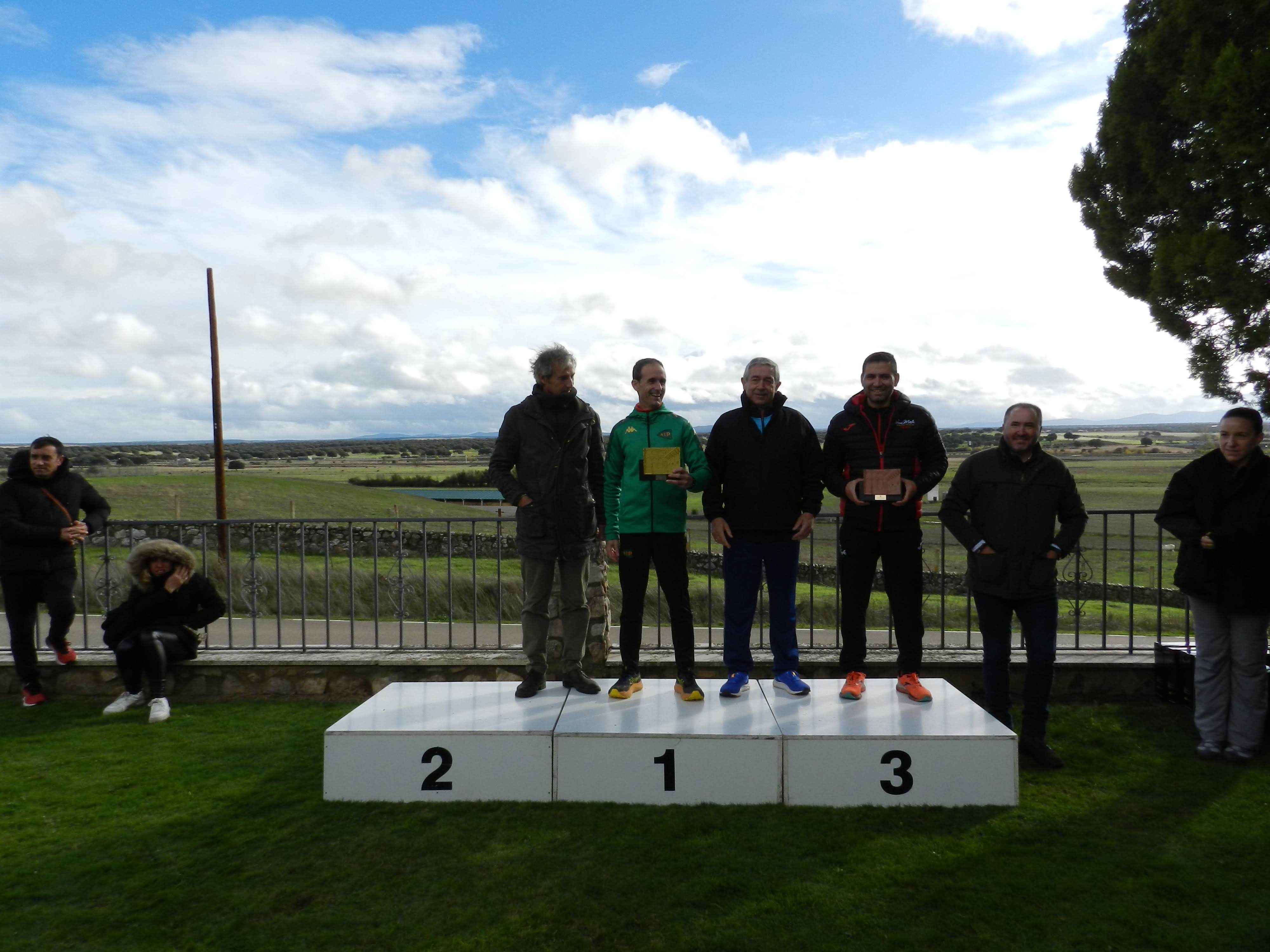 Fiesta del campo a través en Castro Enríquez: inicio de los Juegos Escolares y Carrera Popular Taurina