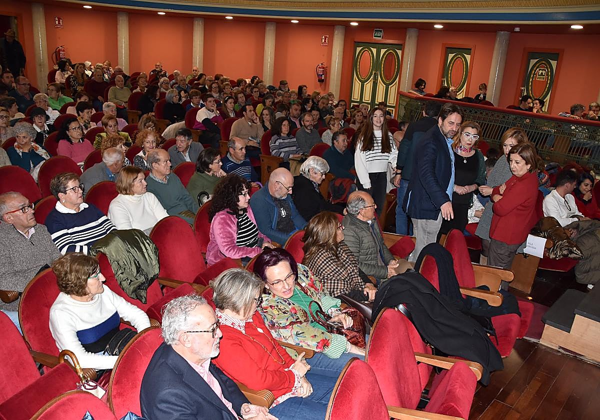 Béjar inicia el ciclo «España en libertad, 50 años» con un concierto de Mayalde en el teatro Cervantes