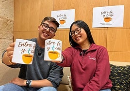 Álvaro Sánchez y Alba Wen González promotores del nuevo podcast de la diócesis.