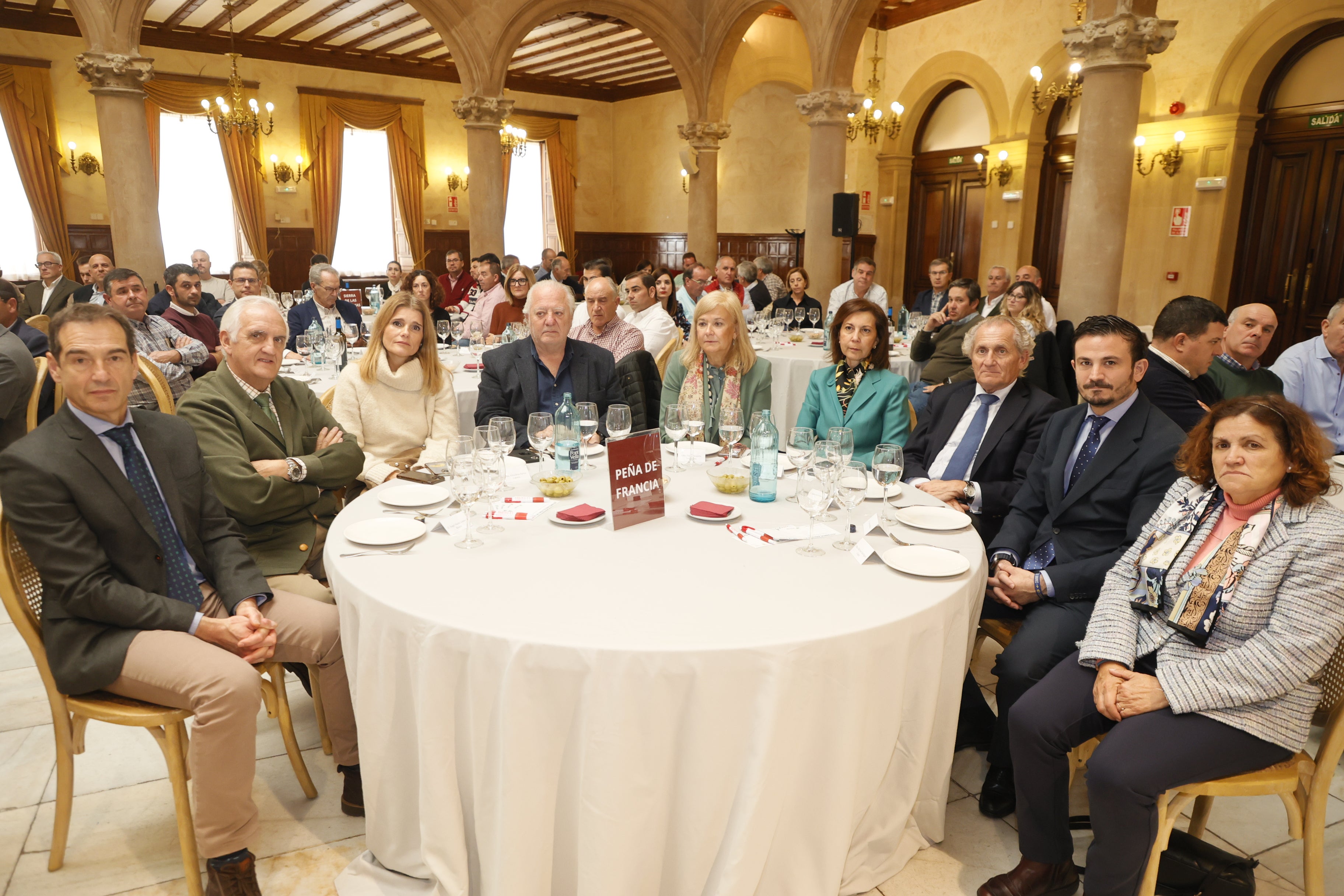 Ángel María Gómez Rivero (Director General de Política Agraria Comunitaria), Alfredo Martín-Cubas Fernández (Vicepresidente 2º de LA GACETA), Almudena Parres Cabrera (1ª Teniente Alcalde), Ventura Julián Rodilla (Vicepresidente 1º de LA GACETA), Diana Requena Torregrosa, Ana Arranz Martín, Jaime González Lucas (Director General de LA GACETA), Antonio Rollán Segurado (Presidente de CES) y María de las Nieves García Mateos (Diputada de Mercados)
