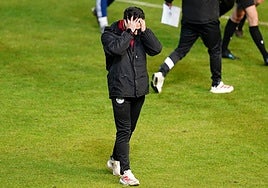 Jorge García se lleva las manos a la cabeza tras concluir el choque frente al Real Ávila.