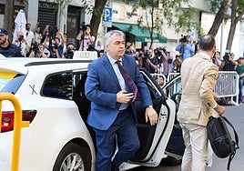 El exsecretario de Organización del PSOE Santos Cerdán a su llegada a declarar en el Tribunal Supremo, a 30 de junio de 2025